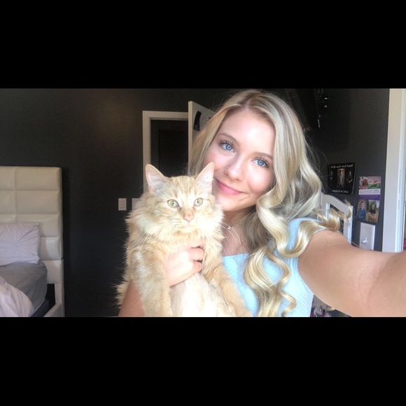 bellaistrippin